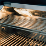 Summerset Sizzler Pro 32-in 4 Burner Built-In Natural Gas Grill w/ Rear Infrared Burner - SZRPRO32 - Image 9