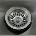 BBQGuys Signature 33 X 22 Outdoor Rated Stainless Steel Farmhouse Curved Apron-Front Single Basin Sink W/ Strainer & Grid - BBQ-AP3322S-RD - Image 3