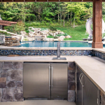 True 15 Inch 85 Lb. Left Hinge Outdoor Ice Maker - Matte White w/ Pewter Handle - TUI-15-L-OP-D~DSK-030-H05 - Image 5